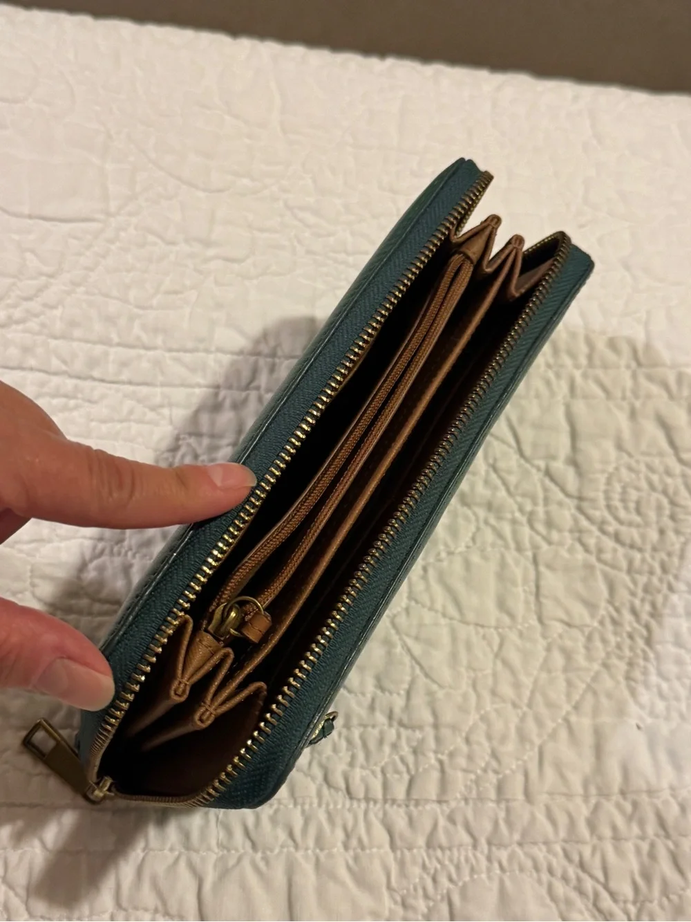 Fossil Logan RIFD Emerald Green Leather Zip Wallet with Gold Hardware